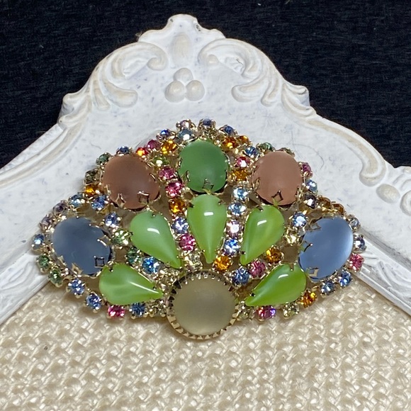 Vintage Brooch Shell or Fan Design - Picture 1 of 5